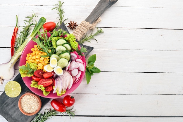 Miska z kolorowym daniem